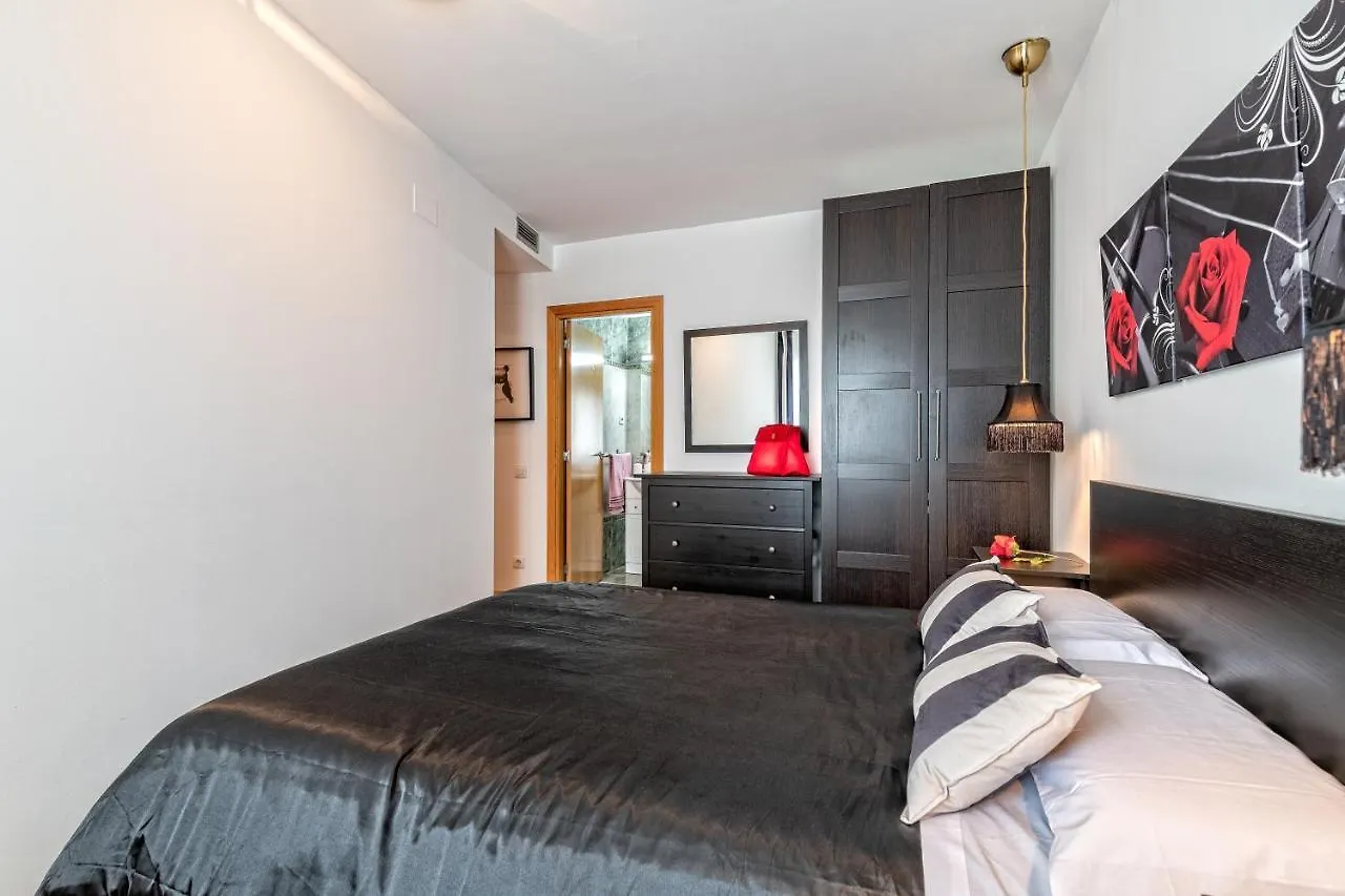 Calido Apartamento Con Piscina En Barcelona ريبوييت